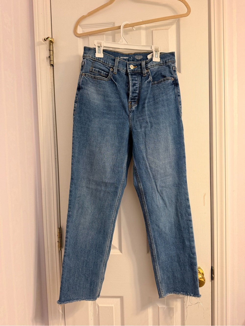 Old Navy Extra High Rise Sky-Hi Straight Jeans
Size: 2